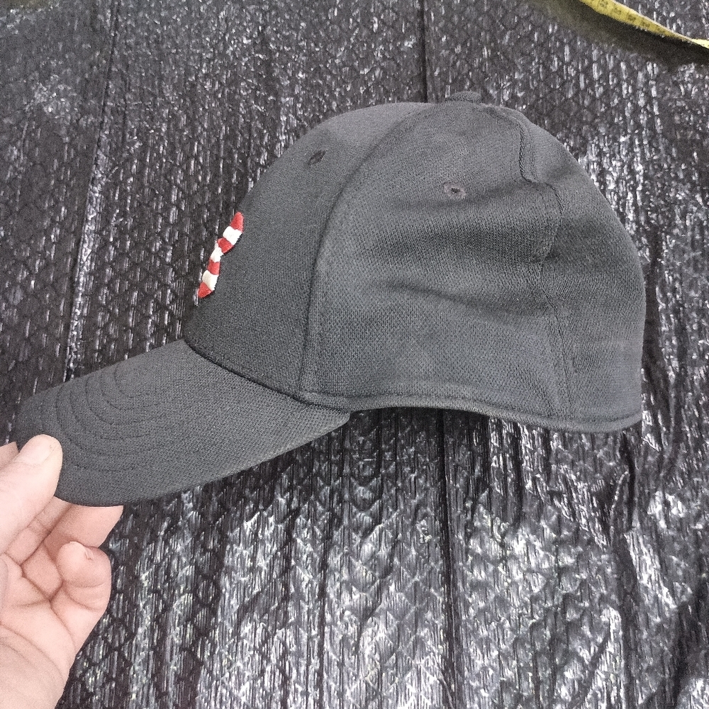 Under Armour White Athletic Hat Essential Accessory - Picture 10 of 15